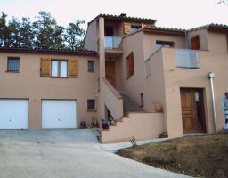 Extension d’une maison avec réalisation piscine sur un terrain très en pente